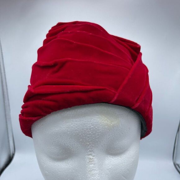 Vintage Belaire Cherry Red Velvetpinup turban cloche hat Lace